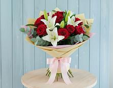 Букет цветов из:  Лилии и Розы в Шексне