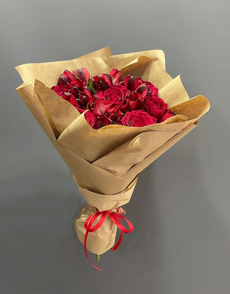 Букет цветов из: Альстромерии и Розы в Шексне