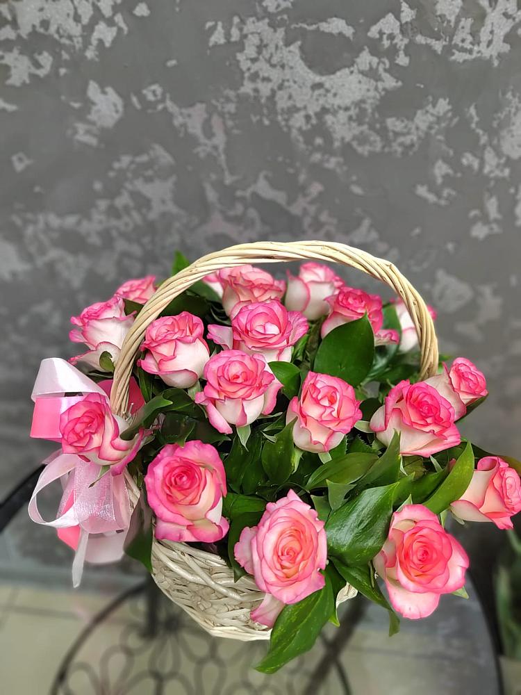 Цветочная композиция из Розы в корзине в Шексне