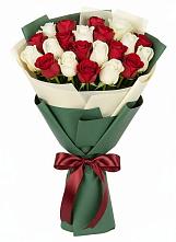 Микс из красных и белых роз в Шексне Букет Микс из красных и белых роз в Шексне