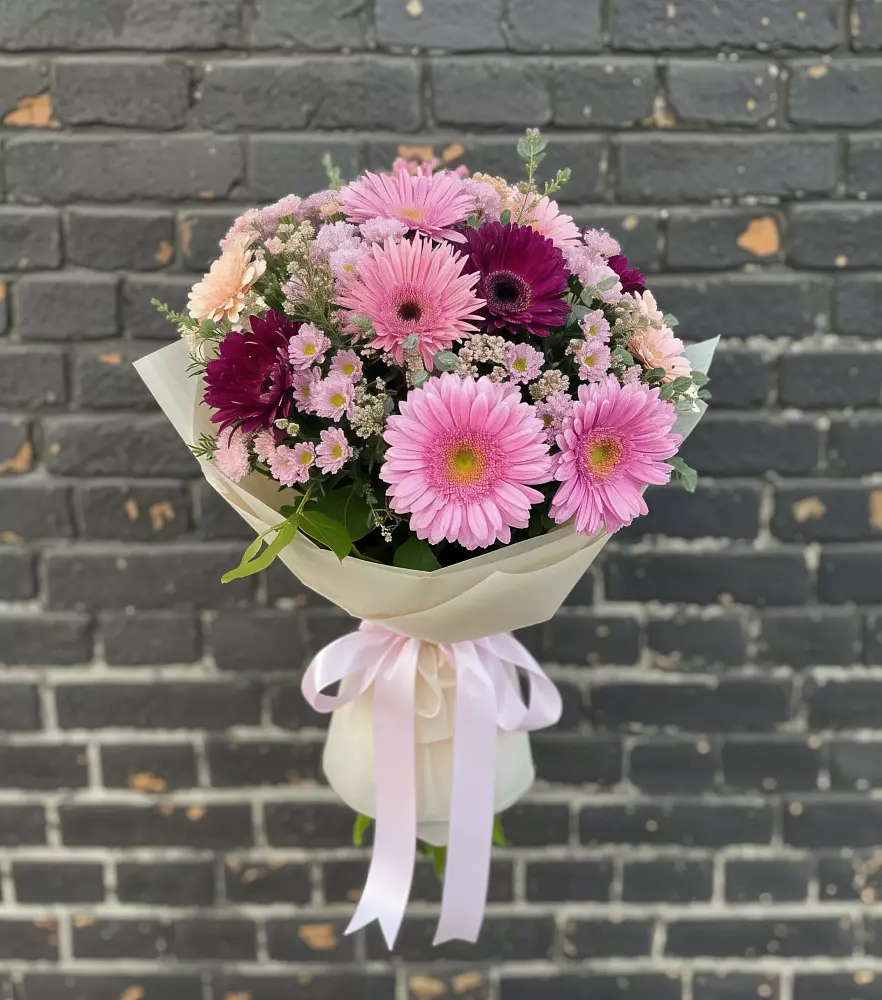 Букет яркие краски в Шексне Букет цветов из: Герберы и Хризантемы в Шексне