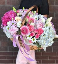 Композиция солнечный день в Шексне Цветочная композиция из Розы, Хризантемы, Пионы и Лизиантусы в корзине в Шексне