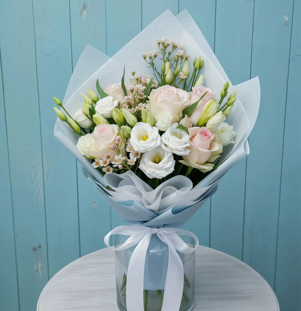 Букет очаровательный аромат в Шексне Букет цветов из: Розы и Лизиантусы в Шексне