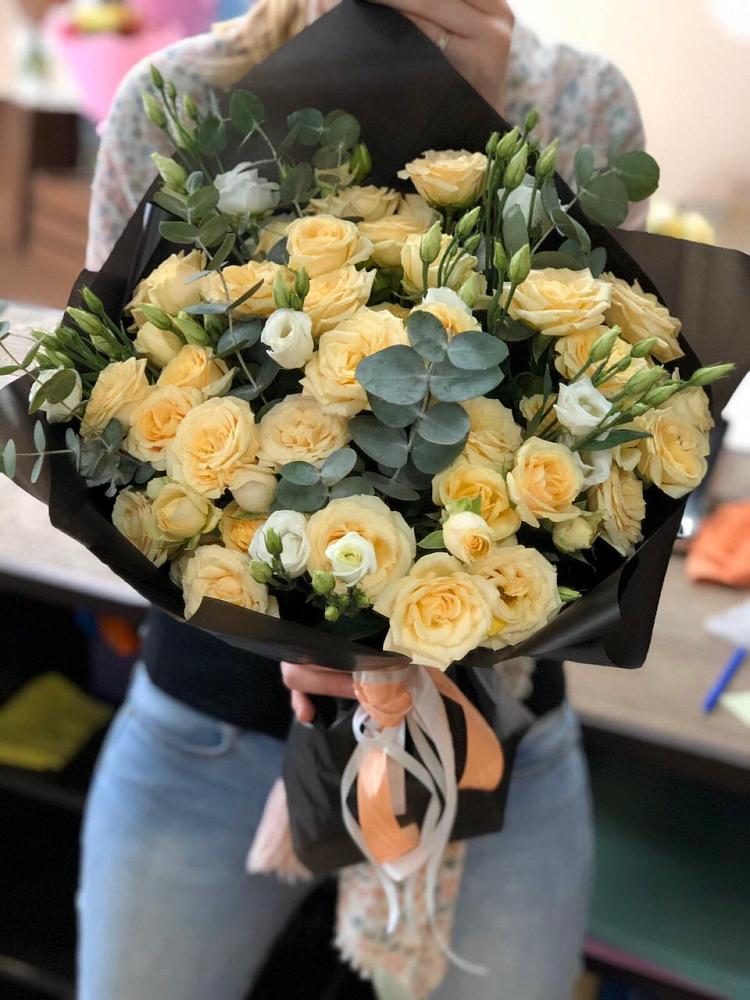 Букет цветов из: Розы и Лизиантусы в Шексне