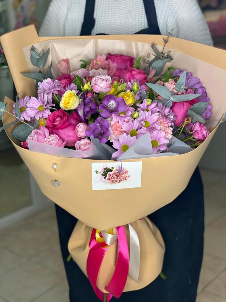 Букет вдохновленный любовью в Шексне Букет цветов из: Хризантемы, Гвоздики и Альстромерии в Шексне