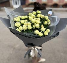 Букет Белые кустовые розы Солинеро в Шексне