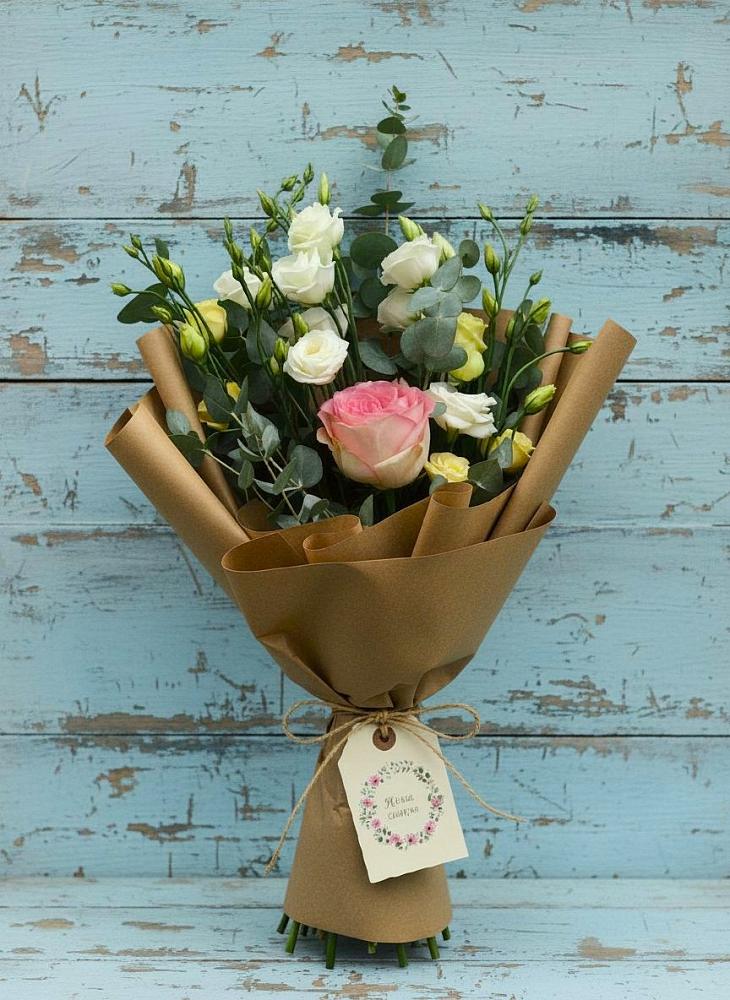 Букет цветов из: Розы и Лизиантусы в Шексне