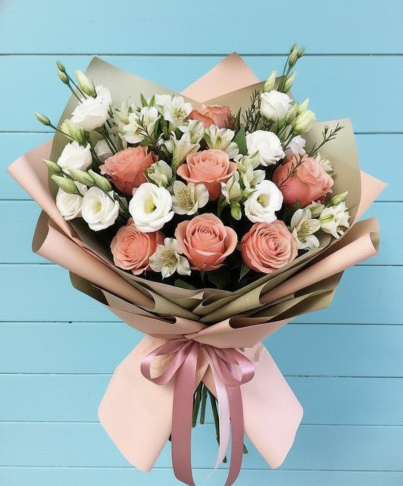 Букет цветов из: Розы, Альстромерии и Лизиантусы в Шексне