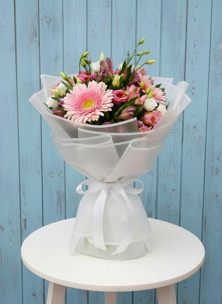 Букет прохладный бриз в Шексне Букет цветов из: Герберы, Альстромерии и Лизиантусы в Шексне