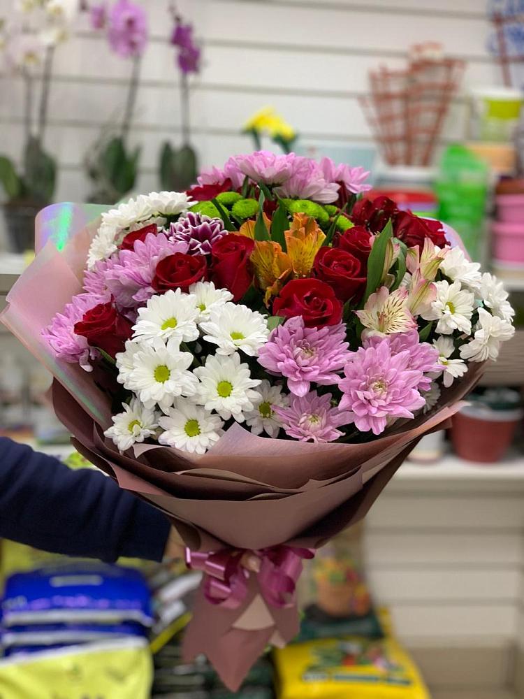 Букет салют цветов в Шексне Букет цветов из: Розы, Хризантемы и Альстромерии в Шексне