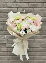 Букет цветов из:  Гвоздики, Розы, Лизиантусы и Хризантемы в Шексне