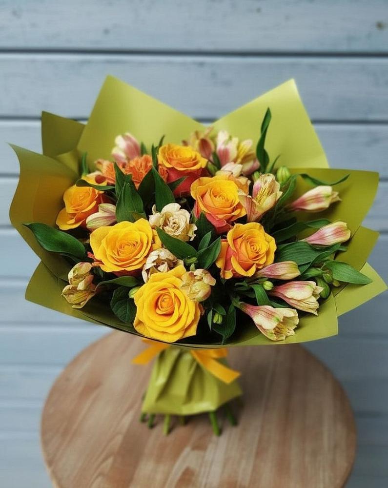 Букет цветов из: Альстромерии и Розы в Шексне