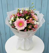 Букет прохладный бриз в Шексне Букет цветов из:  Герберы, Альстромерии и Лизиантусы в Шексне