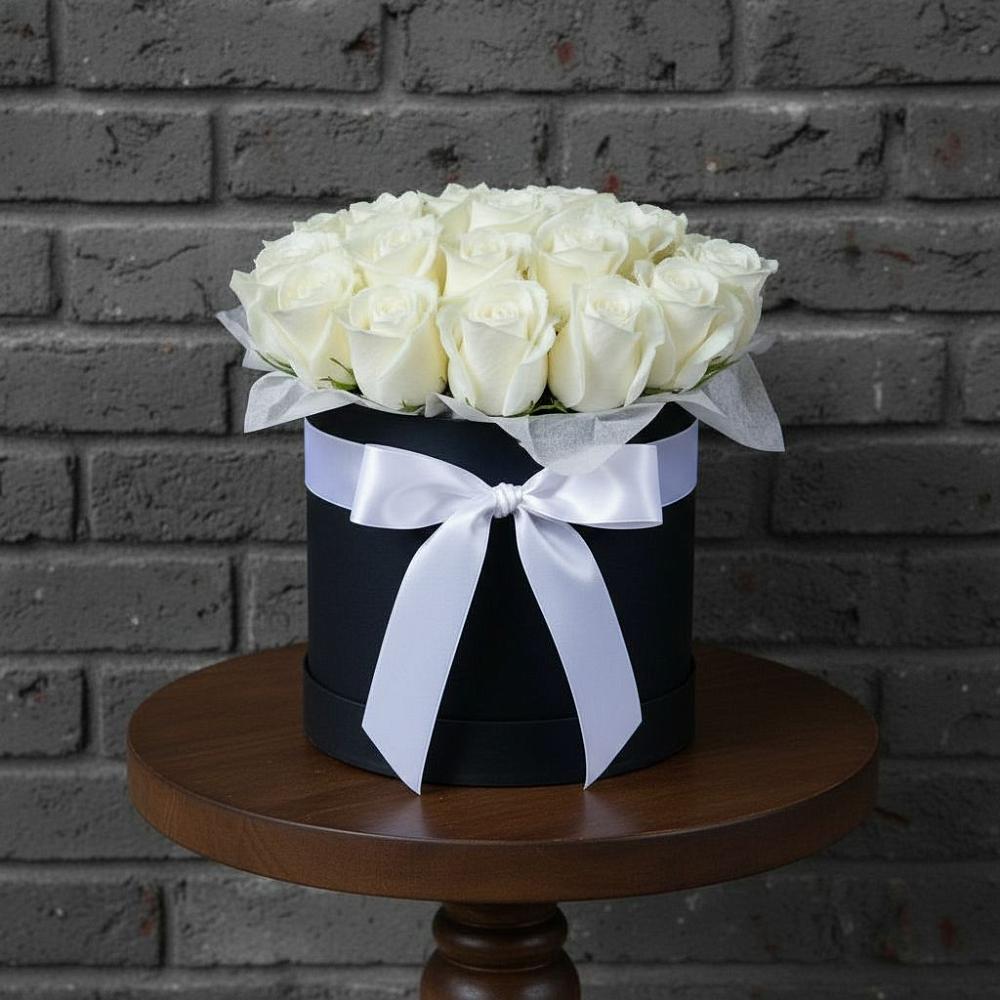 Композиция воздушная нежность в Шексне Цветочная композиция из Розы в шляпной коробке в Шексне