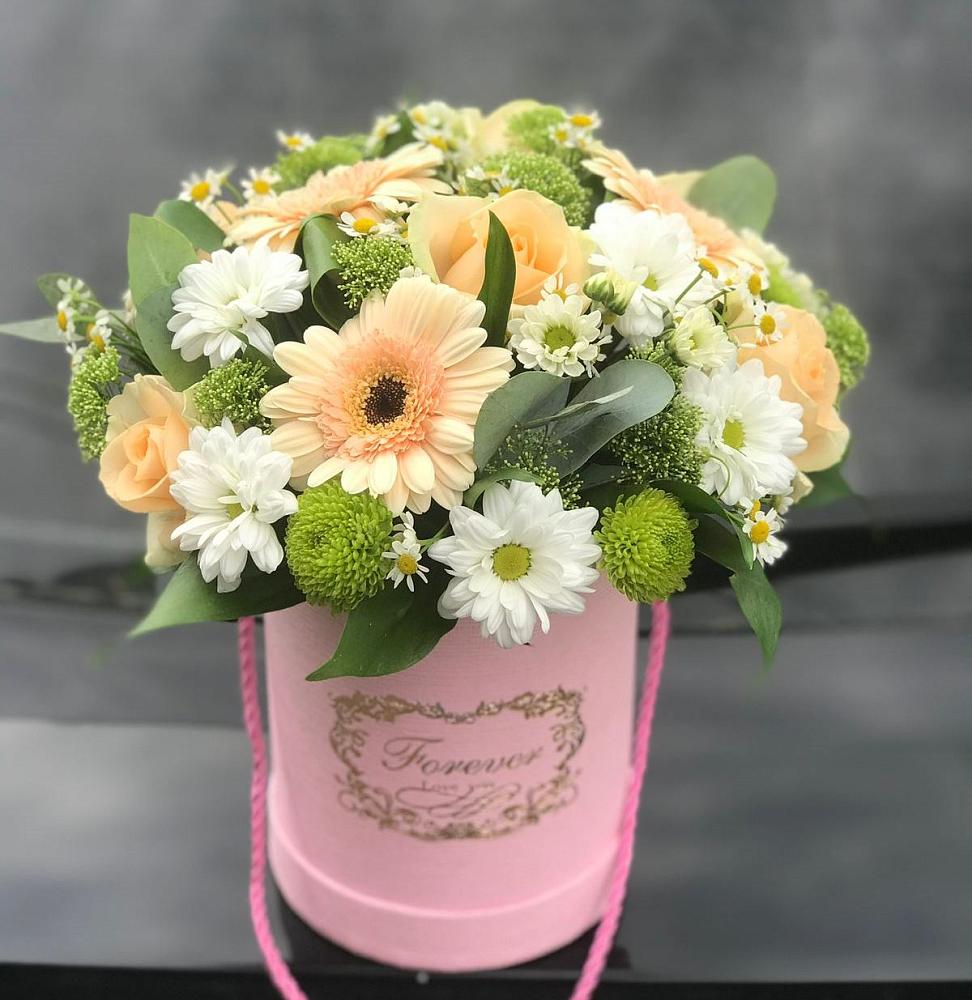 Композиция маленькая прелесть в Шексне Цветочная композиция из Розы, Герберы и Хризантемы в шляпной коробке в Шексне