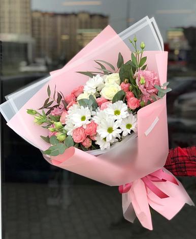 Букет цветов из: Розы, Лизиантусы и Хризантемы в Шексне