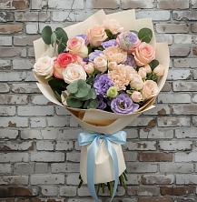 Букет Феерия в Шексне Букет цветов из:  Розы, Лизиантусы и Гвоздики в Шексне