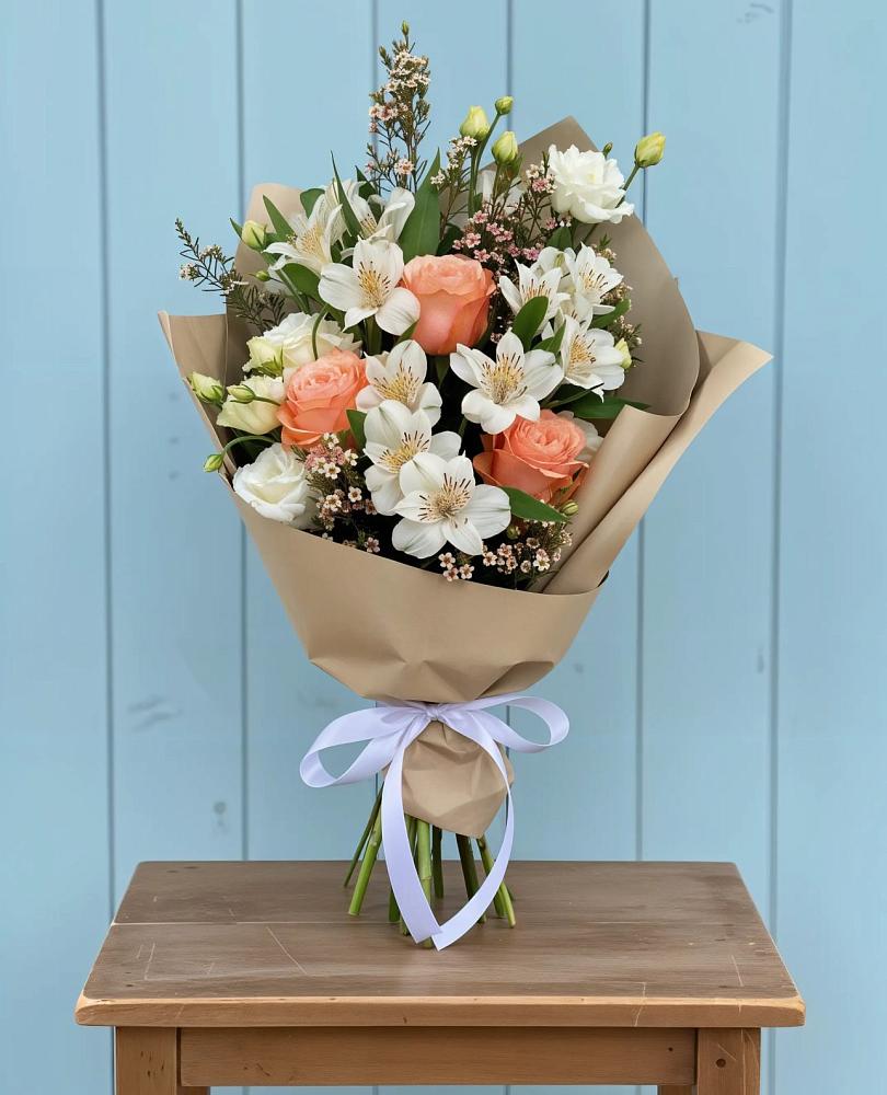 Букет яркий комплимент в Шексне Букет цветов из: Альстромерии, Лизиантусы, Розы и Хризантемы в Шексне