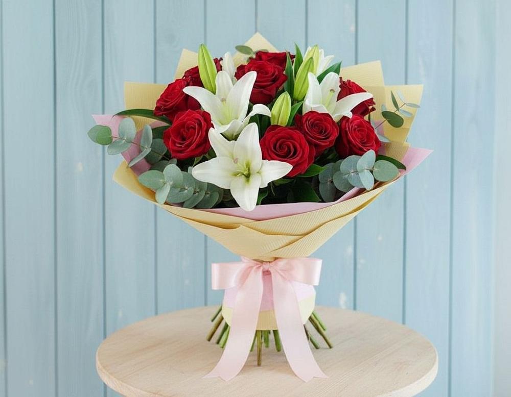 Букет Элегантная гармония в Шексне Букет цветов из: Лилии и Розы в Шексне